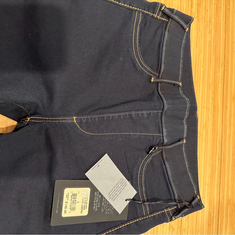 True Religion - Picture 4 of 4